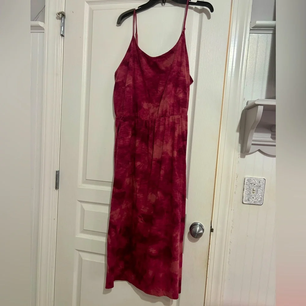 EUC Old Navy Red Tie Dye Dress - Picture 1 of 3